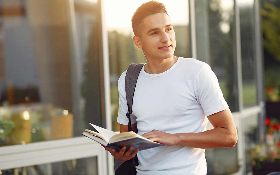 Bagaimana Cara Dapat Beasiswa Kuliah di Luar Negeri? - Data Pendidikan Bagaimana Cara Mendapatkan Beasiswa Kuliah Luar Negeri