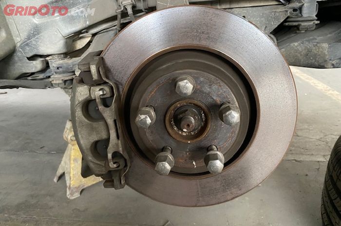 Bagaimana Cara Mengatasi Rem Mobil Yang Berdecit