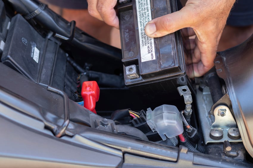 Apa Saja Tanda Bahwa Aki Mobil Perlu Diganti