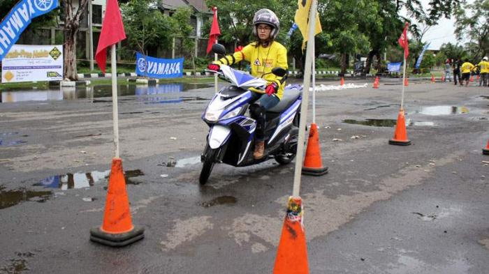 Teknik Berkendara Aman Di Jalan Raya